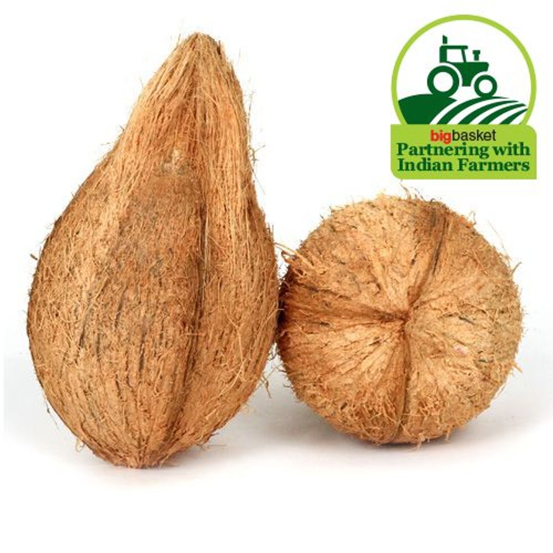 Fresho Coconut - Medium, 1 pc (approx. 450g to 500)