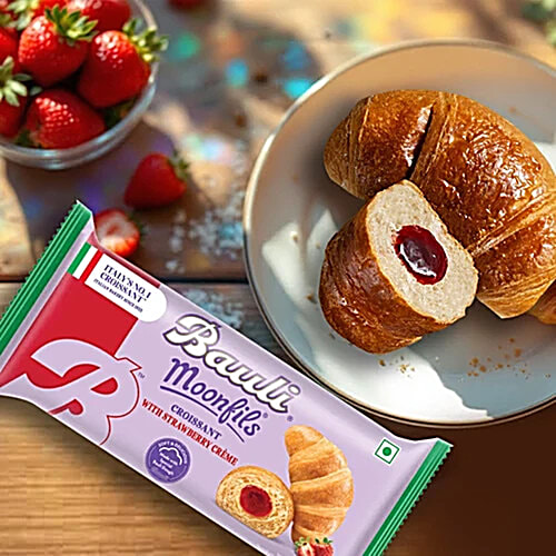 Bauli Moonfils Croissant - Strawberry Creme, Veg, 2 x 45 g Multipack 