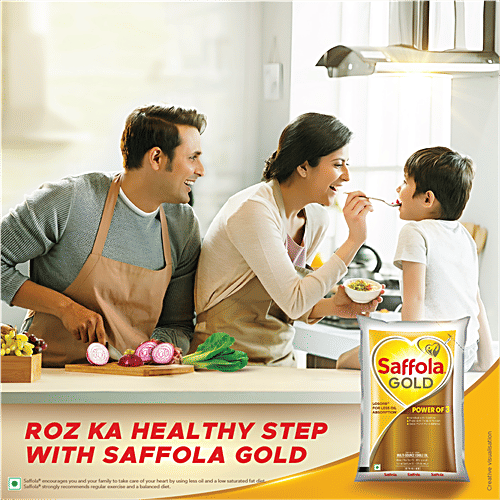 Saffola Gold Multi-Source Rice Bran & Sunflower Edible Oil, 910 g Pouch Fortified with Vitamins A & D, Triple Anti-Oxidant System, Good MUFA PUFA Balance