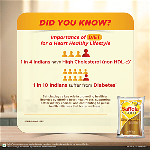 Saffola Gold Multi-Source Rice Bran & Sunflower Edible Oil, 910 g Pouch Fortified with Vitamins A & D, Triple Anti-Oxidant System, Good MUFA PUFA Balance