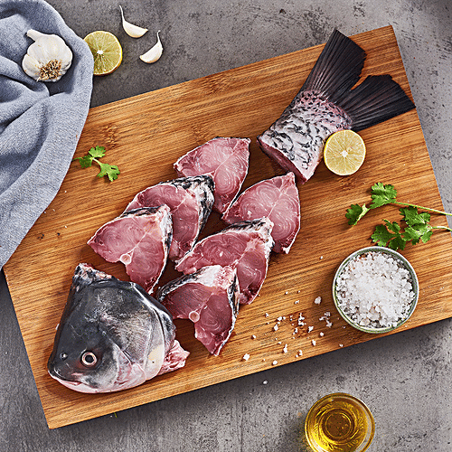 Fresho Catla Fish (Large) - Curry Cut/Bengali Cut, 1 kg (Whole Fish Weight 1.4-1.5 kg, Net Weight After Cleaning 1 kg) 