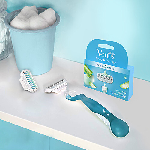 Gillette Venus Hair Removal Razor - With Aloe Extracts, For Women, 1 pc  No Strong Chemicals