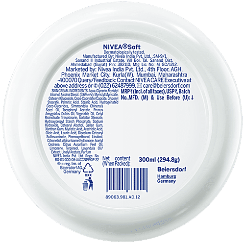 Nivea Soft Light Vitamin E Moisturiser, 300 ml  