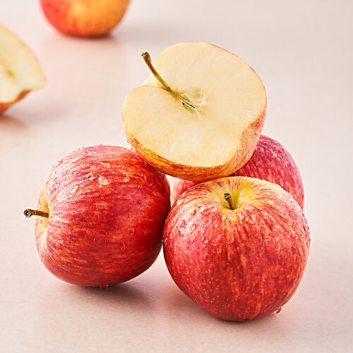 fresho! Apple - Royal Gala, Regular, 4 pcs (Approx .520 g - 600 g) 