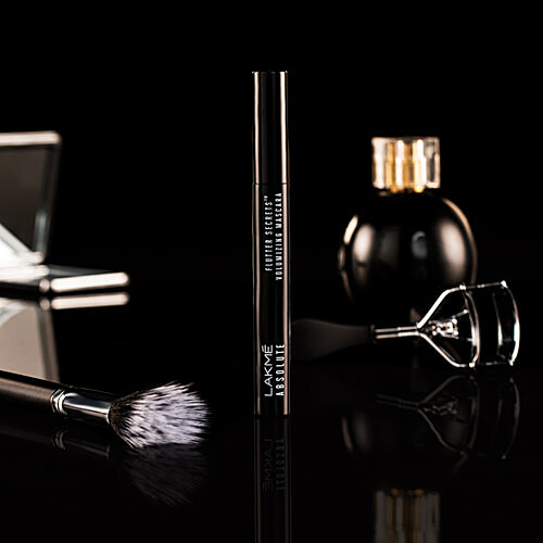 Lakme Absolute Flutter Secrets Volumising Mascara, 7 ml Black Smudge Resistant, Water Proof