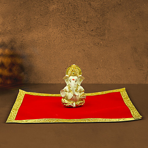 Shubhkart Pooja Aasan - Velvet, Golden Border, Medium, 11 g (1 pc)