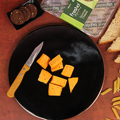 Fresho Signature Gouda Cheese - Chilli Sambal, Diced, 100 g  