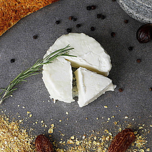 Fresho Signature Cheese - Chevere Log (Fresh Rindless), Block, 200 g  