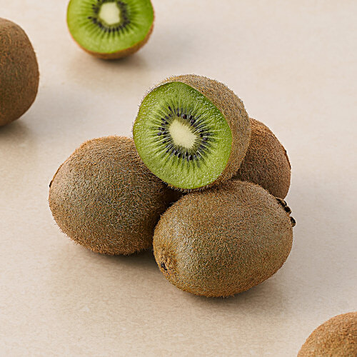 fresho! Kiwi - Small, Green, 3 pcs 60 to 89 g, per piece Highly Nutritious