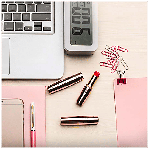 Lakme 9 to 5 Primer + Matte Lip Color, 3.6 g Orange Edge MR8 