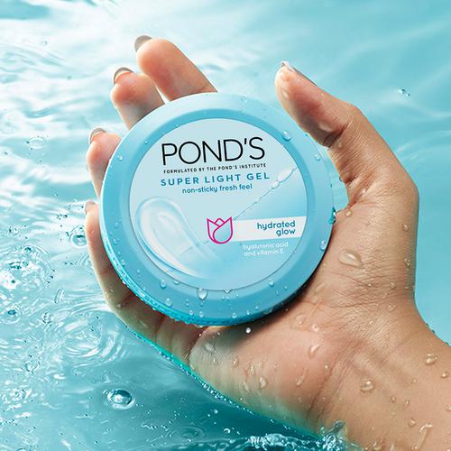 Ponds Super Light Gel Moisturiser - With Hyaluronic Acid & Vitamin E, For Glowing Skin, 50 ml  
