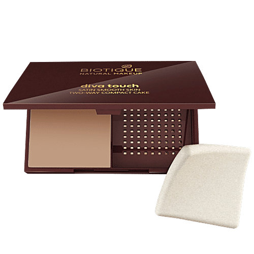 Biotique Natural Makeup Diva Satin Smooth 3-In-1 Compact Makeup - Light Caramel, 9 g  