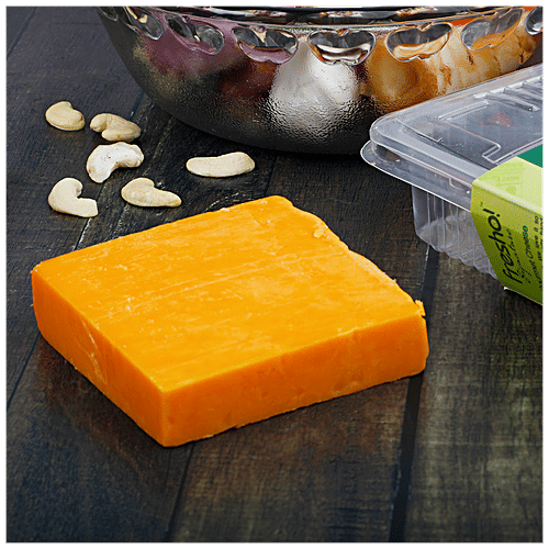 Fresho Signature Smoked Cheese - Black Pepper, Sliced, 100 g Box 