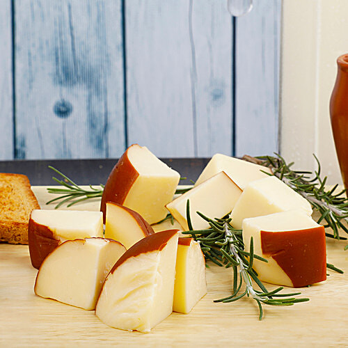 Fresho Signature Natural Smoked Cheese - Sliced, 100 g Box 