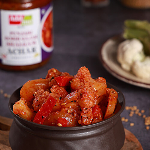 Add me Gobhi Gajar Shalgam Pickle in Mustard Oil, 600 g Glass Jar 