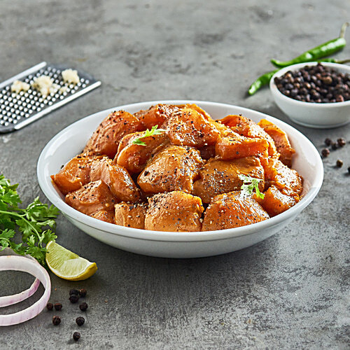 fresho! BBQ Pepper Chicken Cubes - Fresh & Juicy, Marinated, Ready To Cook, 900 g (40-48 pcs 15-20 g each) 