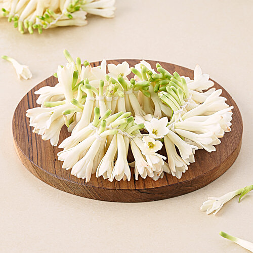 fresho! Rajnigandha Puja Mola, 1 pc  To Decorate, For Festivals & Puja