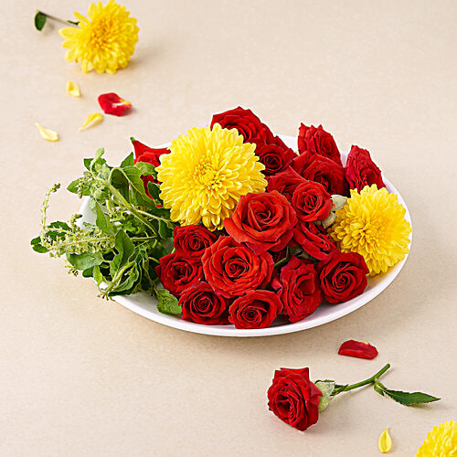 fresho! Assorted Puja Flowers & Greens Mix, 100 g  To Decorate, For Festivals & Puja