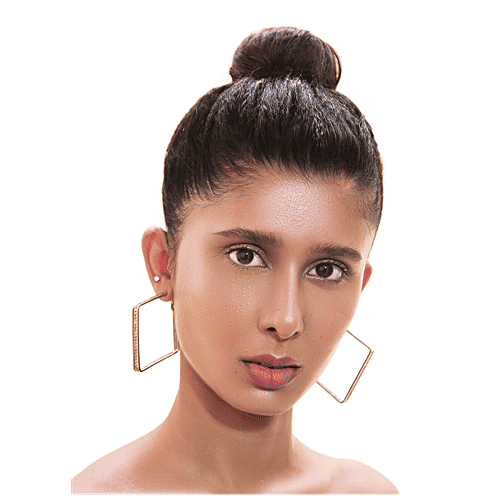 Sugar Cosmetics Bling Leader Illuminating Moisturizer - Cool Pink With A Pearl Finish, 25 g 02 Pink Trippin' 