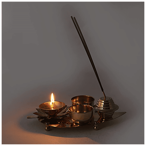 Klassic Model: KL-Thali6M - Pooja Thali, Medium, Leaf-Shape, Brass, For Various Rituals, 1 pc