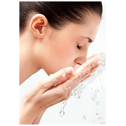 Mylo Care Vitamin C Refreshing & Brightening FaceWash - With Aloe Vera, GreenTea, Refreshes, Brightens Skin, 100 ml