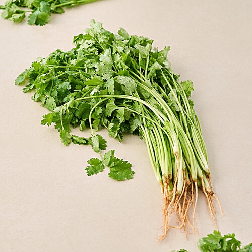 fresho! Coriander Leaves With Roots, 1 kg  