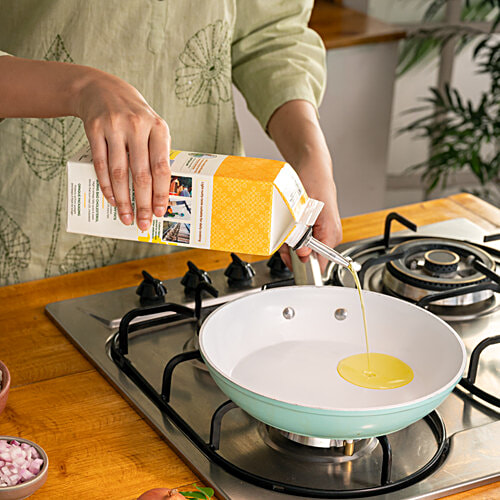 Gramiyaa Groundnut Oil - Wood Cold Pressed, 1 L  Zero Trans Fat, Zero Preservatives, Never Refined