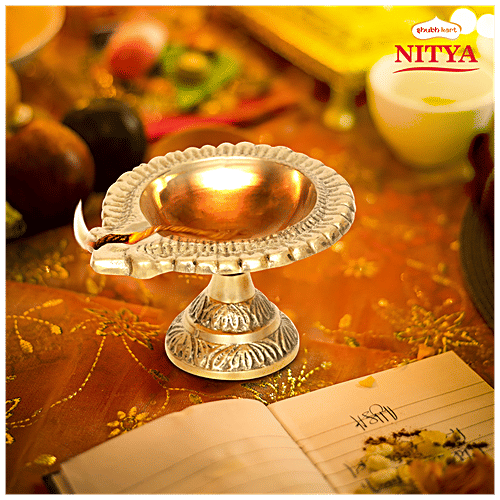 Shubhkart Nitya Paan Brass Diya With Stand - Small, Durable & Sturdy, 1 pc