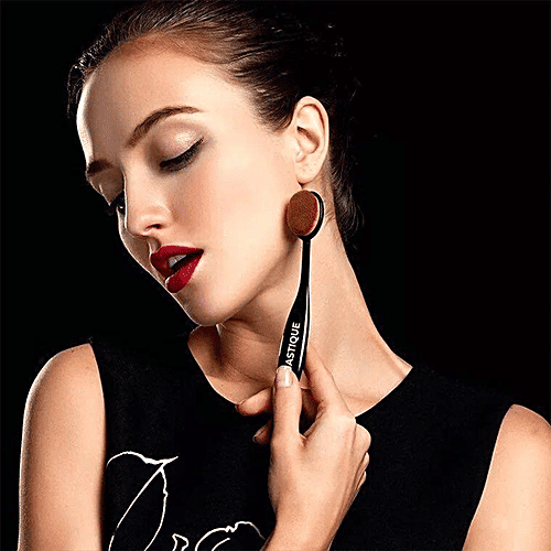 Majestique Oval Face Brush - Large, Soft & Smooth Bristles, For Makeup, 1 pc  