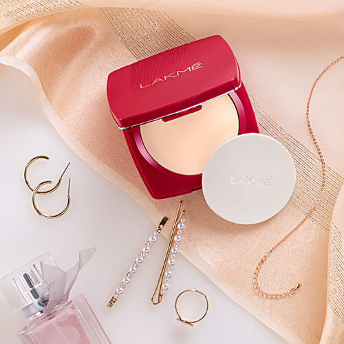 Lakme Forever Matte Compact, 9 g Natural Beige Smooth Finish, Lasts for 12 Hours, Even Toned Look