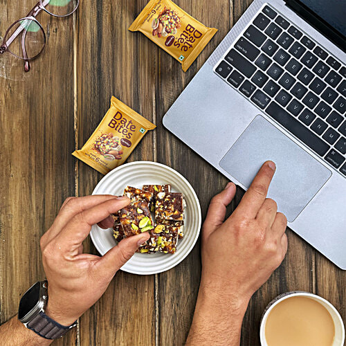 Farmley Classic Delight Date Bites, 20 g  Healthy & Delicious Sweets, Made With Dates, Pistachios, Cashewnuts, Almonds, Honey & Pure Ghee