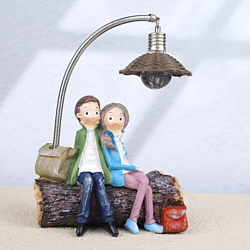 DP Couple Under Light Figurine, 1 pc  