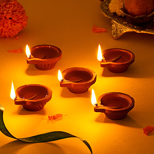 Daivya Sparsh by bigbasket Terracotta Charm Festive Diya - Medium Size, 10 pcs  