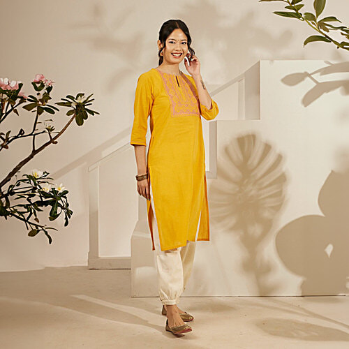 Daali Yellow Mangalgiri Round Neck 3/4 Sleeves Smart Formals Kurta With Two Pockets, 1 pc (Size - XL)