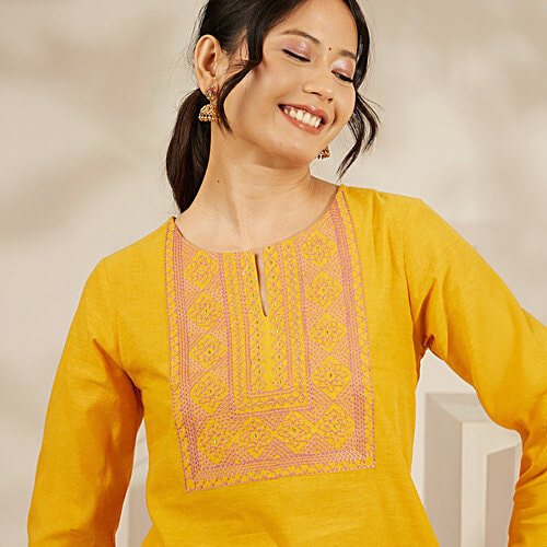 Daali Yellow Mangalgiri Round Neck 3/4 Sleeves Smart Formals Kurta With Two Pockets, 1 pc (Size - XL)