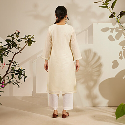Daali Cream Mul Round Neck 3/4 Sleeves Summery Whites Kurta With Two Pockets, 1 pc (Size - M)
