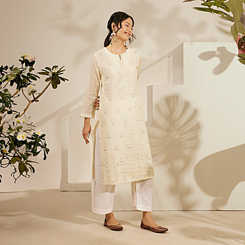 Daali Cream Mul Round Neck 3/4 Sleeves Summery Whites Kurta With Two Pockets, 1 pc (Size - M)