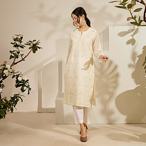 Daali Cream Mul Round Neck 3/4 Sleeves Summery Whites Kurta With Two Pockets, 1 pc (Size - M)