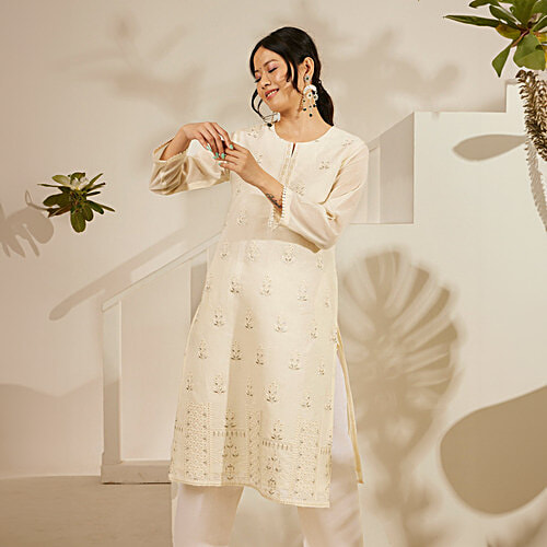 Daali Cream Mul Round Neck 3/4 Sleeves Summery Whites Kurta With Two Pockets, 1 pc (Size - M)