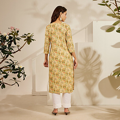 Daali Beige Cambric Basics Round Neck 3/4 Sleeves Kurta With Two Pockets, 1 pc (Size - XL)