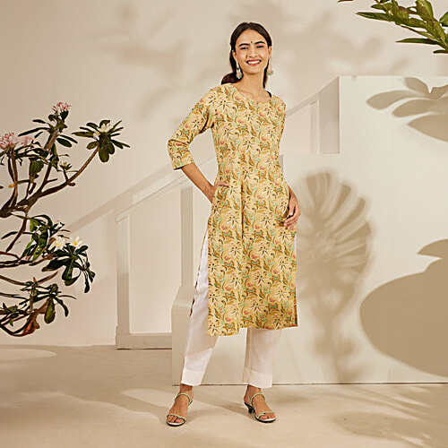 Daali Beige Cambric Basics Round Neck 3/4 Sleeves Kurta With Two Pockets, 1 pc (Size - XL)