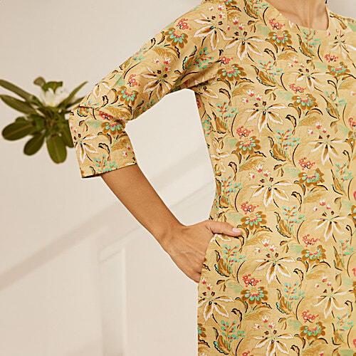 Daali Beige Cambric Basics Round Neck 3/4 Sleeves Kurta With Two Pockets, 1 pc (Size - XL)