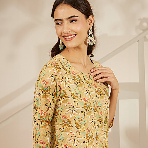 Daali Beige Cambric Basics Round Neck 3/4 Sleeves Kurta With Two Pockets, 1 pc (Size - XL)