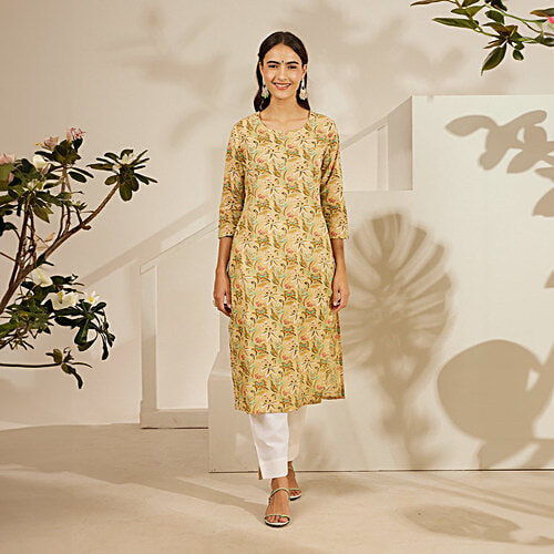 Daali Beige Cambric Basics Round Neck 3/4 Sleeves Kurta With Two Pockets, 1 pc (Size - XL)