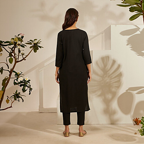 Daali Black Cotton Flax Round Neck 3/4 Sleeves Smart Formals Kurta With Two Pockets, 1 pc (Size - XL) 