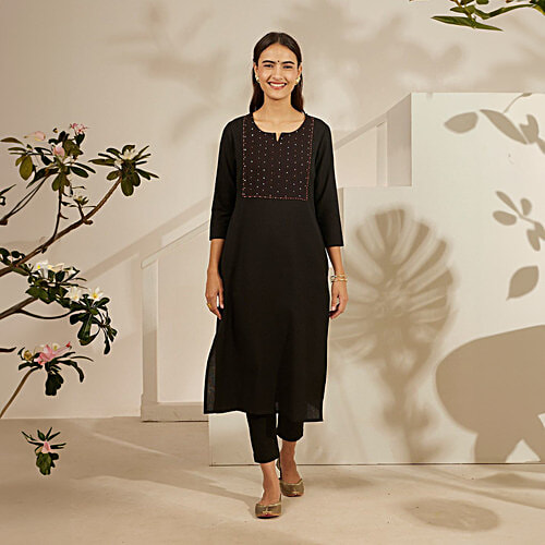 Daali Black Cotton Flax Round Neck 3/4 Sleeves Smart Formals Kurta With Two Pockets, 1 pc (Size - XL) 