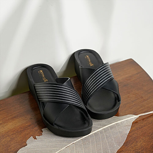 Aerowalk AT28 Women's Casual Black Slippers, 1 Pair (EU-36/IND-3)