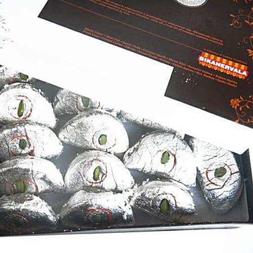 Bikanervala Sweets - Kaju Gujia, 750 g  