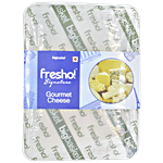 Fresho Signature Smoked Cheese - Black Pepper, Sliced 100 g Box