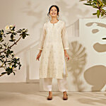 Daali Cream Mul Round Neck 3/4 Sleeves Summery Whites Kurta With Two Pockets 1 pc (Size - M)